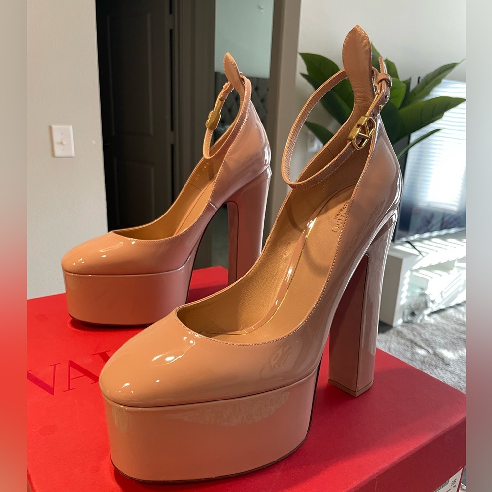 Valentino Garavani platform heels size 42